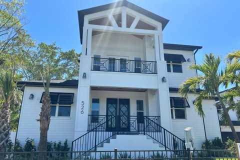 Casa en venta en Saint Petersburg, Florida, 4 dormitorios, 314.94 m2 № 1592840 - foto 1