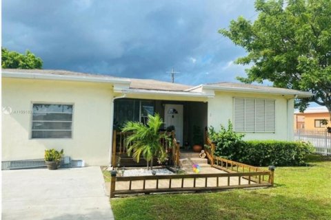 Villa ou maison à West Park, Floride 4 chambres, 140.1 m2 № 2353006