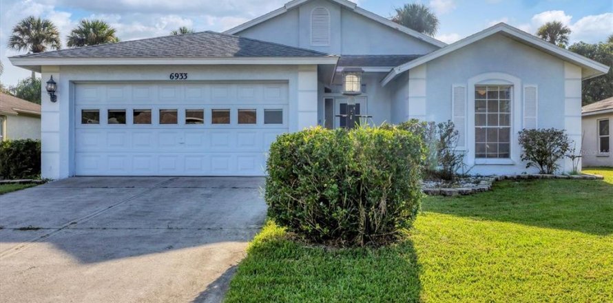 House in Sarasota, Florida 3 bedrooms, 119.01 sq.m. № 1812800