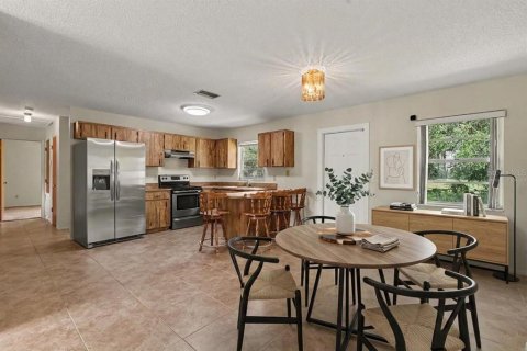 House in Dover, Florida 3 bedrooms, 118.91 sq.m. № 2227139 - photo 8