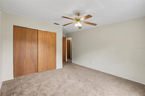 House in Dover, Florida 3 bedrooms, 118.91 sq.m. № 2227139 - photo 14