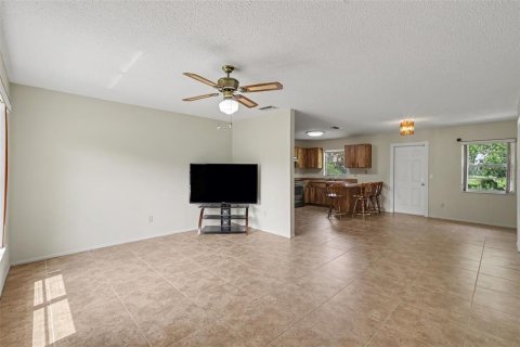 House in Dover, Florida 3 bedrooms, 118.91 sq.m. № 2227139 - photo 7