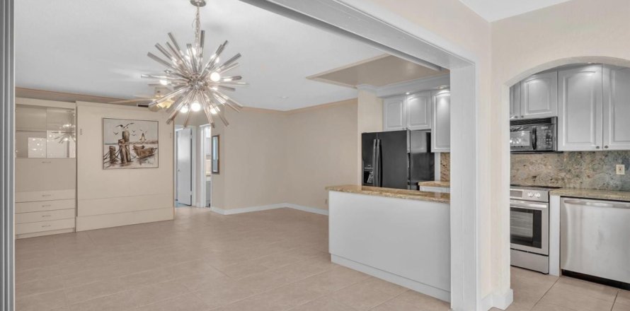 Appartement à Hallandale Beach, Floride 1 chambre, 79.43 m2 № 2146961