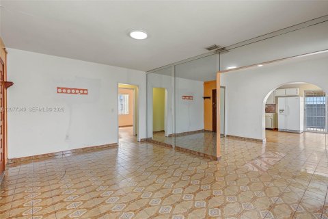 Casa en venta en Miami, Florida, 2 dormitorios, 97.18 m2 № 2325268 - foto 5