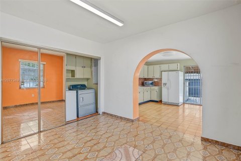 Casa en venta en Miami, Florida, 2 dormitorios, 97.18 m2 № 2325268 - foto 8