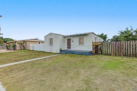 Villa ou maison à Miami, Floride 2 chambres, 97.18 m2 № 2325268