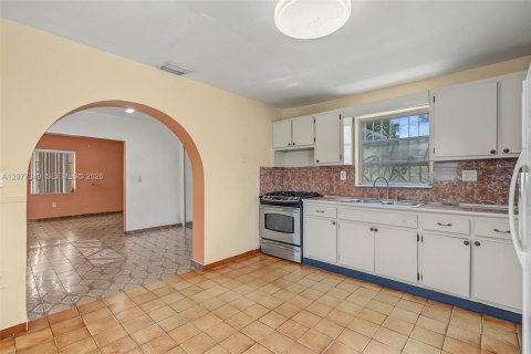 Casa en venta en Miami, Florida, 2 dormitorios, 97.18 m2 № 2325268 - foto 10