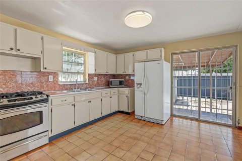 Casa en venta en Miami, Florida, 2 dormitorios, 97.18 m2 № 2325268 - foto 9