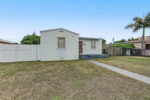 Casa en venta en Miami, Florida, 2 dormitorios, 97.18 m2 № 2325268 - foto 3