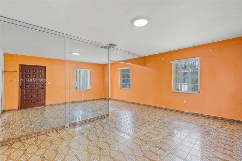 Casa en venta en Miami, Florida, 2 dormitorios, 97.18 m2 № 2325268 - foto 4