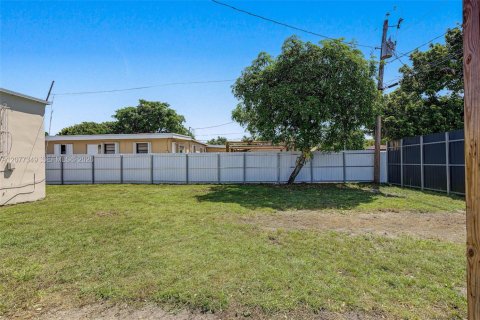 Casa en venta en Miami, Florida, 2 dormitorios, 97.18 m2 № 2325268 - foto 17
