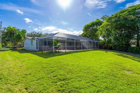 Villa ou maison à louer à Pinecrest, Floride: 3 chambres, 204.76 m2 № 1965901 - photo 15