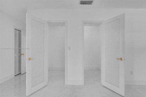 Villa ou maison à louer à Pinecrest, Floride: 3 chambres, 204.76 m2 № 1965901 - photo 9