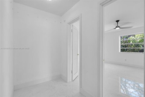 Villa ou maison à louer à Pinecrest, Floride: 3 chambres, 204.76 m2 № 1965901 - photo 10