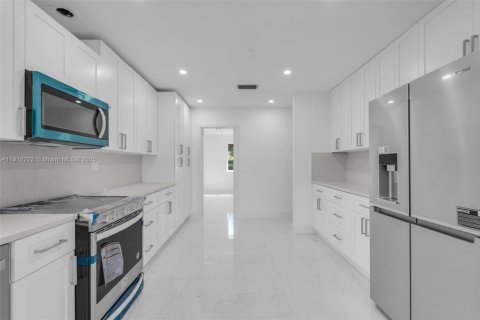 Villa ou maison à louer à Pinecrest, Floride: 3 chambres, 204.76 m2 № 1965901 - photo 30