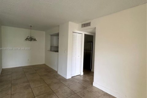 Condominio en alquiler en Pompano Beach, Florida, 1 dormitorio, 75.53 m2 № 1973452 - foto 15