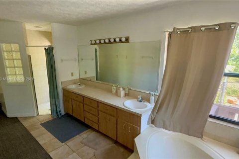 House in Hobe Sound, Florida 5 bedrooms, 383.78 sq.m. № 1661503 - photo 16