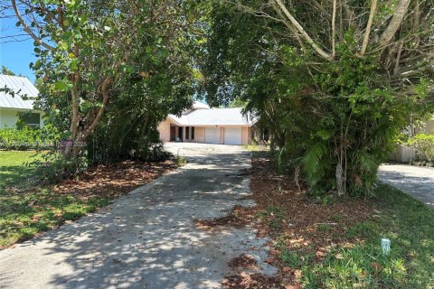 House in Hobe Sound, Florida 5 bedrooms, 383.78 sq.m. № 1661503 - photo 4