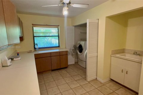 House in Hobe Sound, Florida 5 bedrooms, 383.78 sq.m. № 1661503 - photo 10