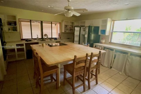 House in Hobe Sound, Florida 5 bedrooms, 383.78 sq.m. № 1661503 - photo 9
