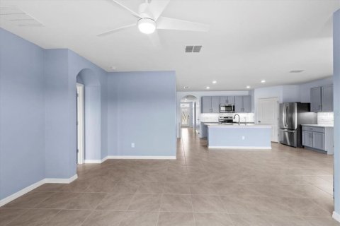 House in Wesley Chapel, Florida 4 bedrooms, 171.5 sq.m. № 1805613 - photo 13