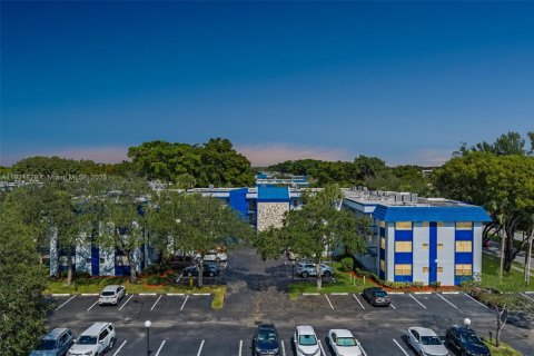 Condominio en venta en Margate, Florida, 1 dormitorio, 66.98 m2 № 1976351 - foto 3