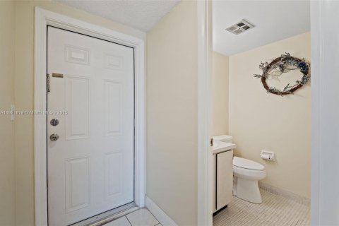 Condominio en venta en Margate, Florida, 1 dormitorio, 66.98 m2 № 1976351 - foto 10