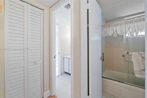 Condominio en venta en Margate, Florida, 1 dormitorio, 66.98 m2 № 1976351 - foto 28