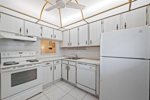 Condominio en venta en Margate, Florida, 1 dormitorio, 66.98 m2 № 1976351 - foto 19