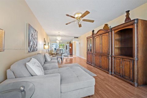 Condominio en venta en Margate, Florida, 1 dormitorio, 66.98 m2 № 1976351 - foto 15