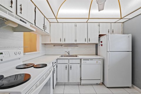 Condominio en venta en Margate, Florida, 1 dormitorio, 66.98 m2 № 1976351 - foto 20