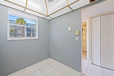 Condominio en venta en Margate, Florida, 1 dormitorio, 66.98 m2 № 1976351 - foto 29