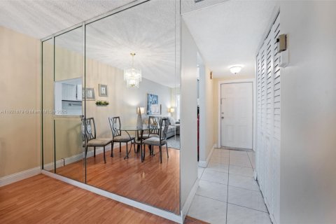 Condominio en venta en Margate, Florida, 1 dormitorio, 66.98 m2 № 1976351 - foto 18