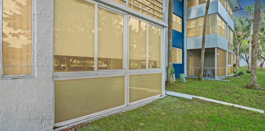 Condominio en Margate, Florida, 1 dormitorio  № 1976351