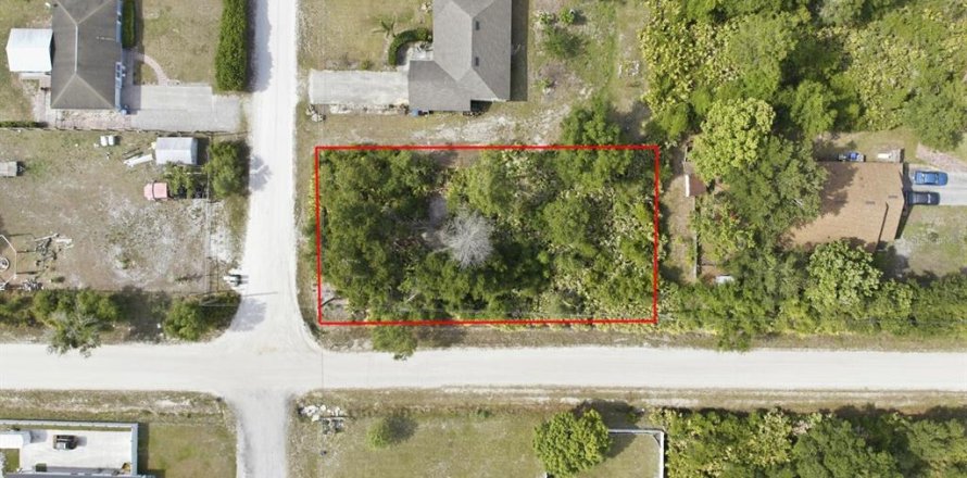 Land in DeLand, Florida № 2159144