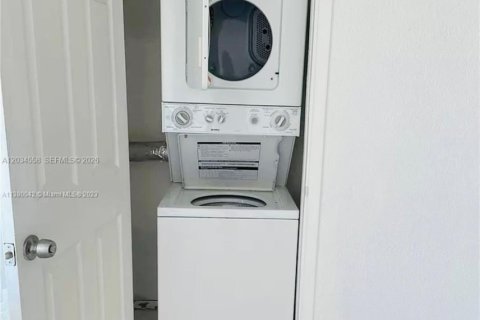 House in Miami Gardens, Florida 3 bedrooms, 173.17 sq.m. № 2086671 - photo 3