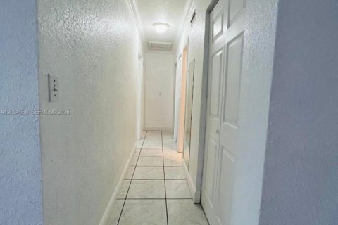 House in Miami Gardens, Florida 3 bedrooms, 173.17 sq.m. № 2086671 - photo 5