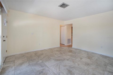 House in Pinellas Park, Florida 2 bedrooms, 120.77 sq.m. № 1793514 - photo 3