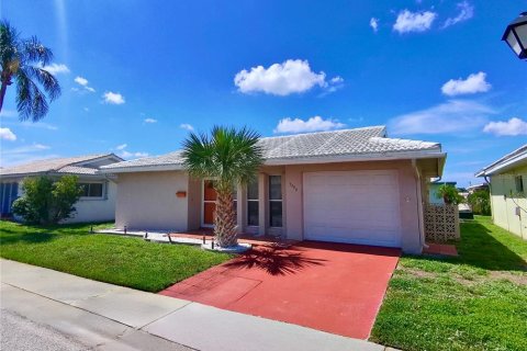 House in Pinellas Park, Florida 2 bedrooms, 120.77 sq.m. № 1793514 - photo 2