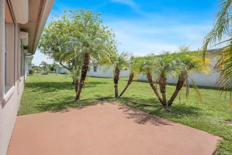 House in Pinellas Park, Florida 2 bedrooms, 120.77 sq.m. № 1793514 - photo 13