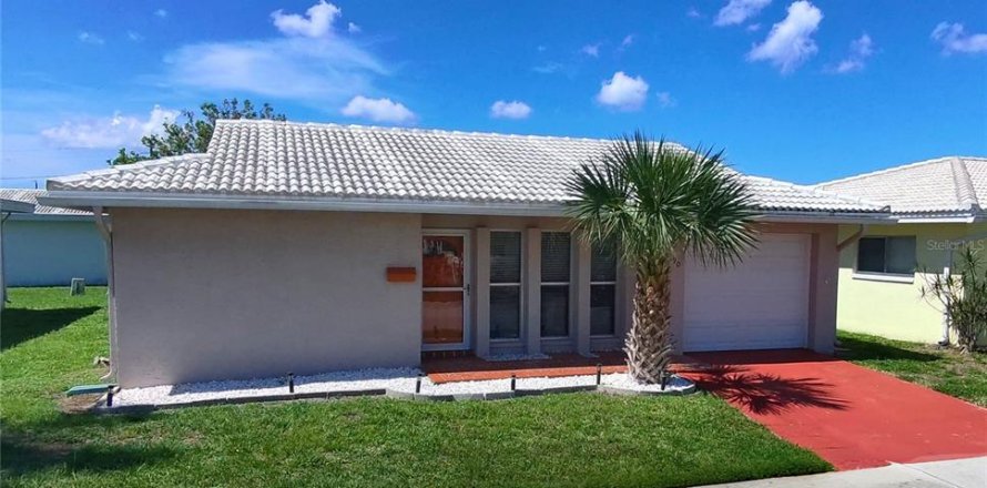 House in Pinellas Park, Florida 2 bedrooms, 120.77 sq.m. № 1793514