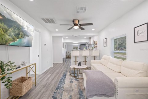 House in Tampa, Florida 2 bedrooms, 69.12 sq.m. № 1853661 - photo 4