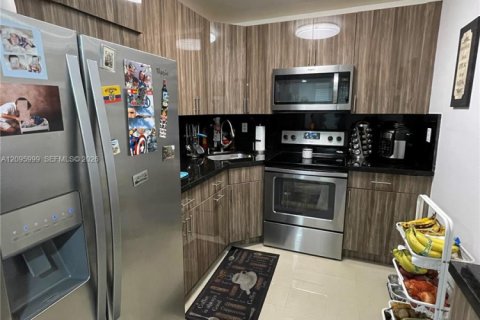 Copropriété à louer à Hialeah, Floride: 2 chambres, 86.4 m2 № 2388046 - photo 8