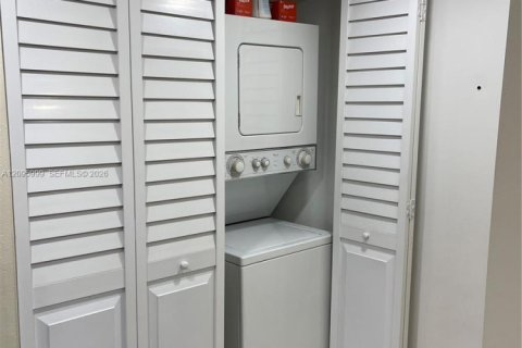Copropriété à louer à Hialeah, Floride: 2 chambres, 86.4 m2 № 2388046 - photo 9