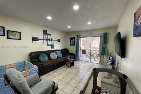 Copropriété à louer à Hialeah, Floride: 2 chambres, 86.4 m2 № 2388046 - photo 6