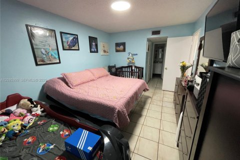 Copropriété à louer à Hialeah, Floride: 2 chambres, 86.4 m2 № 2388046 - photo 15