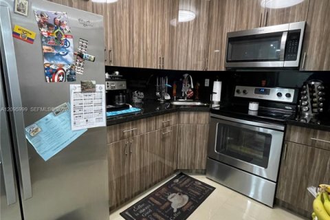 Copropriété à louer à Hialeah, Floride: 2 chambres, 86.4 m2 № 2388046 - photo 16