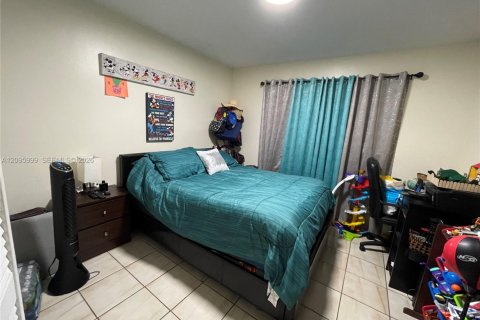 Copropriété à louer à Hialeah, Floride: 2 chambres, 86.4 m2 № 2388046 - photo 12