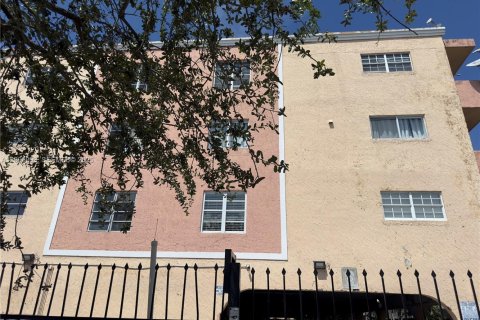 Condo à Hialeah, Floride, 2 chambres  № 2388046