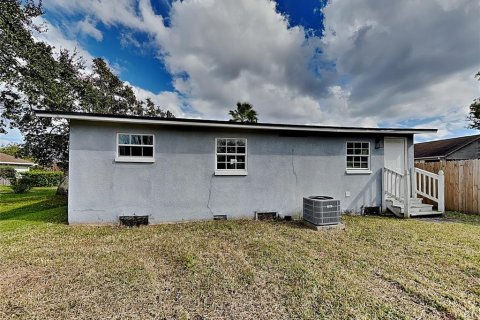 Villa ou maison à louer à Winter Garden, Floride: 2 chambres, 75.81 m2 № 2349695 - photo 13